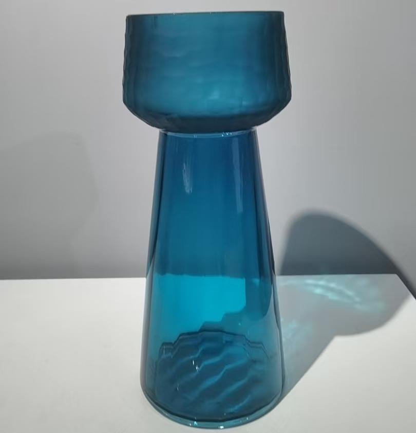 BLUE BOOM VASE