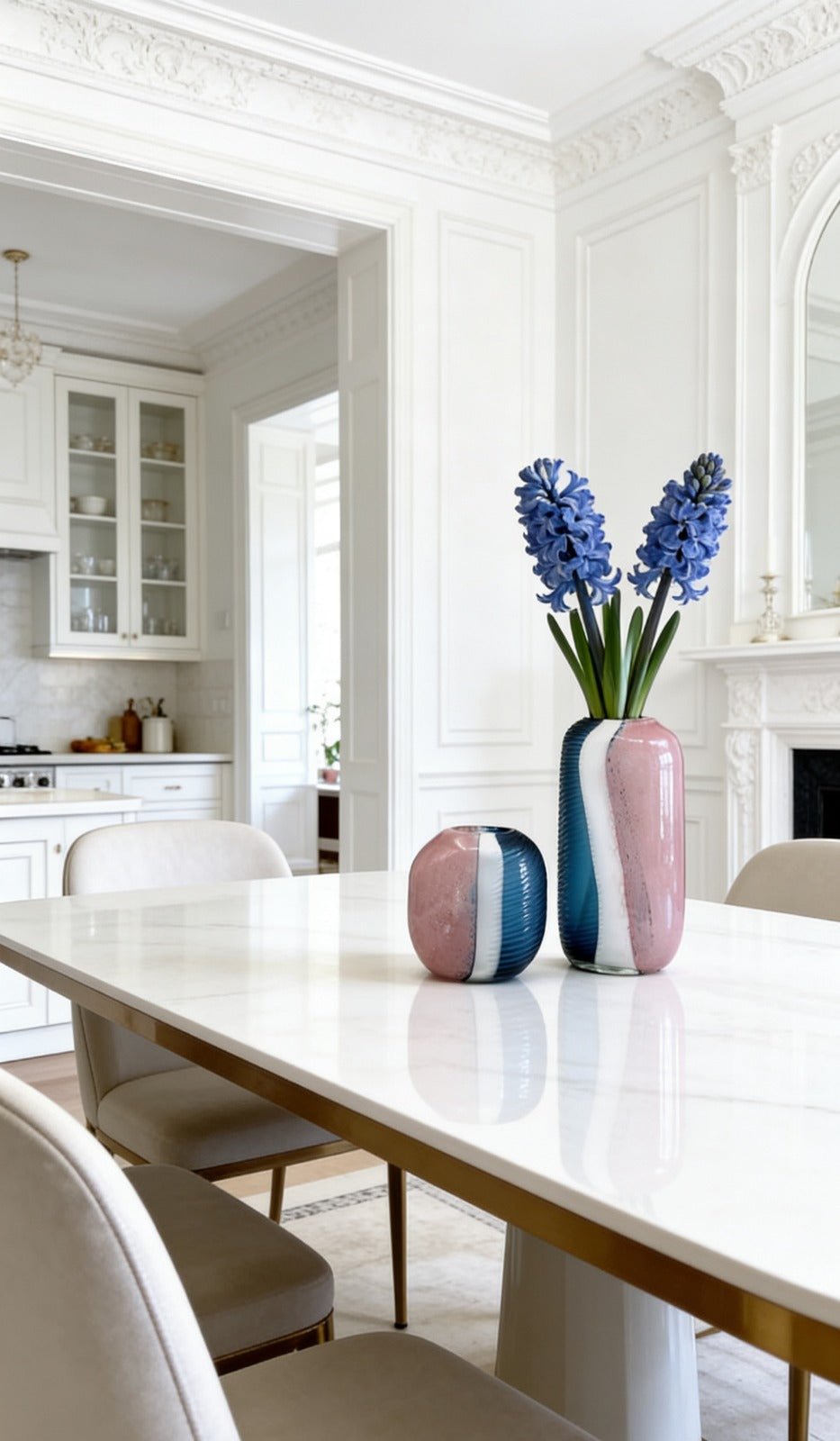 RASBERRY FLOWER VASE | GLASS FLOWER VASE | CURVED STRECTURE |BLUE AND PINK FLOWER VASE