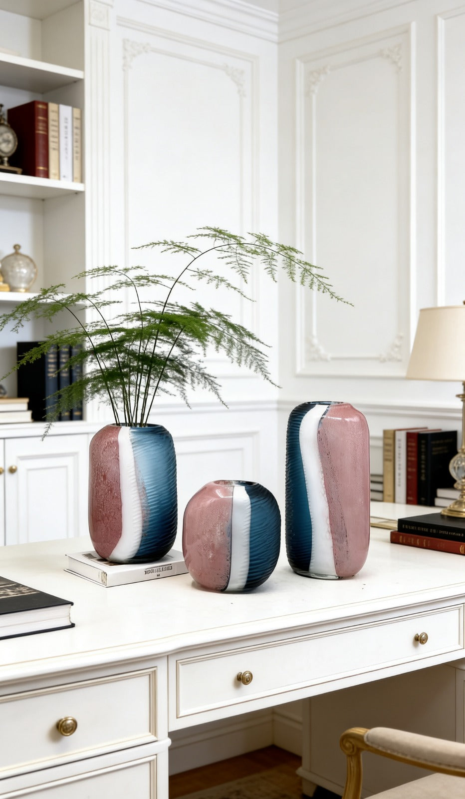 RASBERRY FLOWER VASE | GLASS FLOWER VASE | CURVED STRECTURE |BLUE AND PINK FLOWER VASE