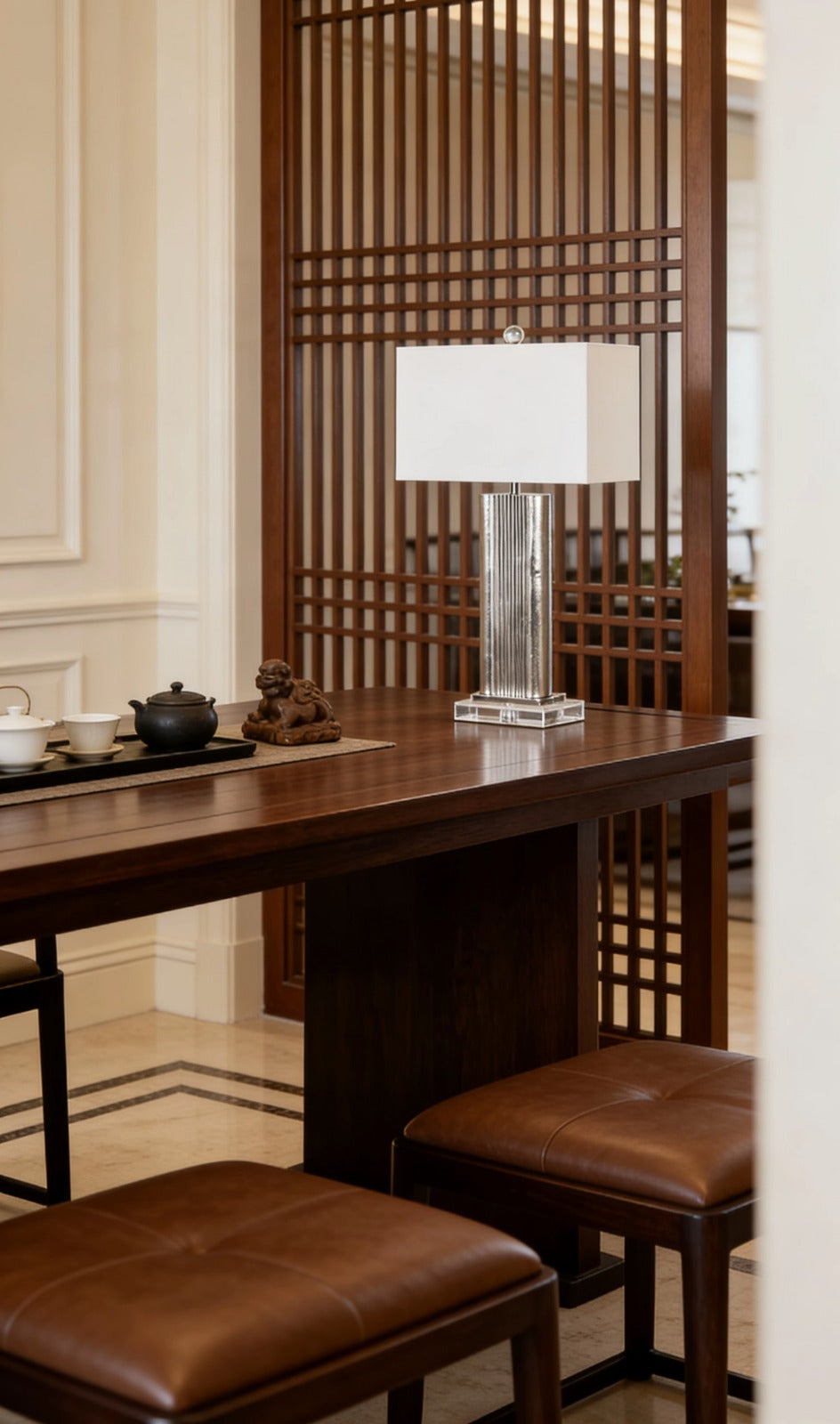 NICKEL ALUMINUM BODY WITH CRYSTAL BASE | Modern luxury | TABLE LAMP